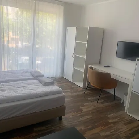 Panzio Bed & Breakfast *